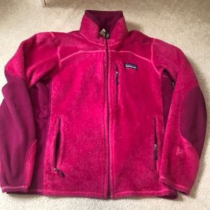 Womens Patagonia fleece, pockets on the sides and one on chest